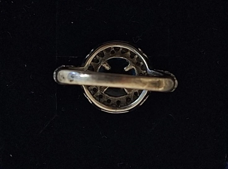 Zilveren ring met een grote blauwe steen