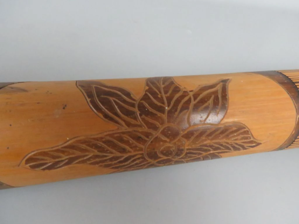 Didgeridoo met Houtsnijwerk
