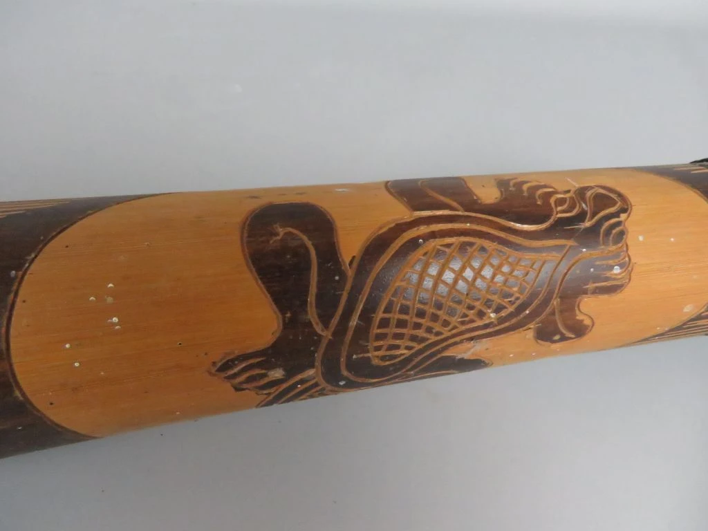 Didgeridoo met Houtsnijwerk