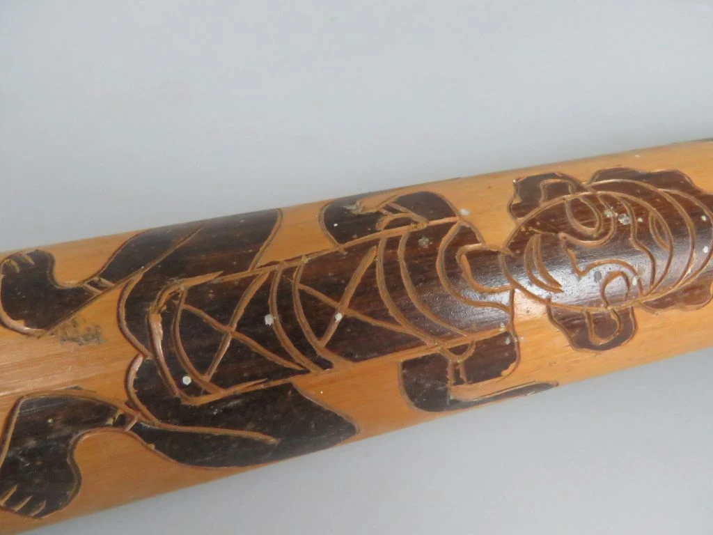 Didgeridoo met Houtsnijwerk
