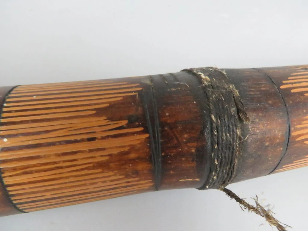 Didgeridoo met Houtsnijwerk