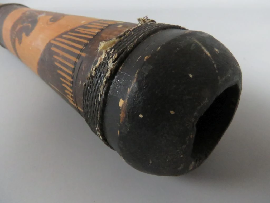 Didgeridoo met Houtsnijwerk