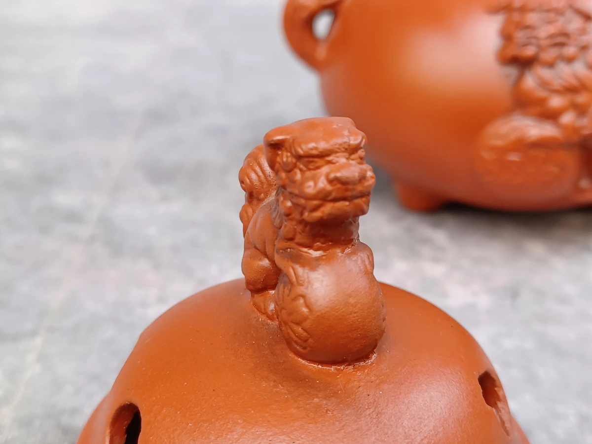 Terracotta incense brander met Chinese leeuwen - Foo Dogs