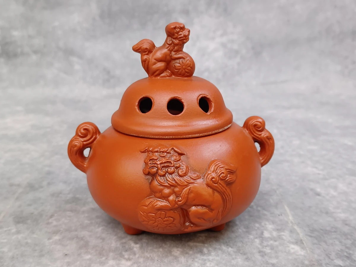 Terracotta incense brander met Chinese leeuwen - Foo Dogs