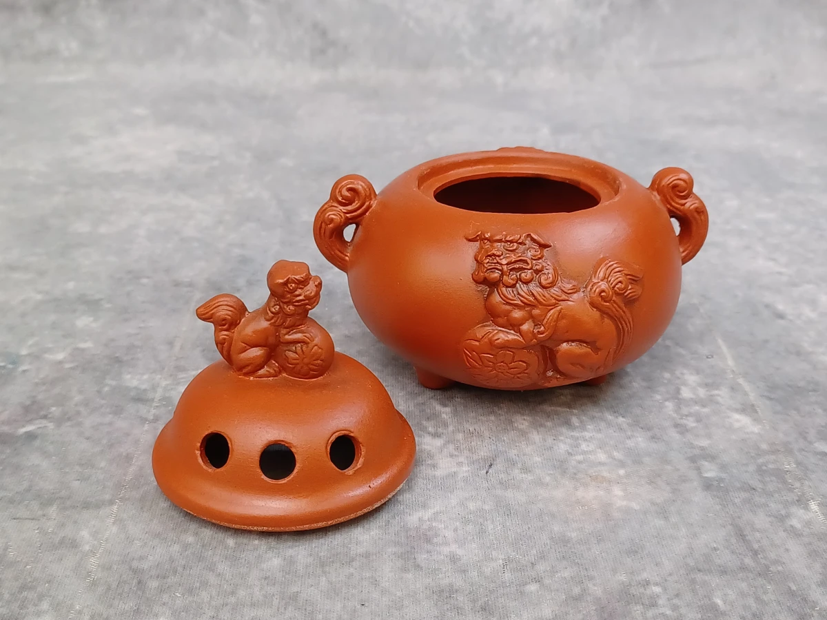 Terracotta incense brander met Chinese leeuwen - Foo Dogs