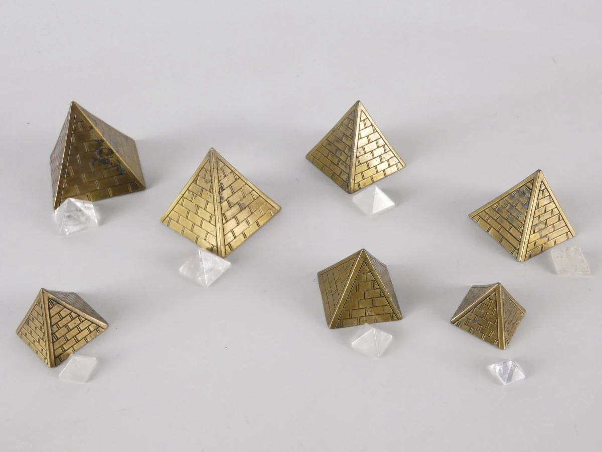 7 presse papier piramides in doos