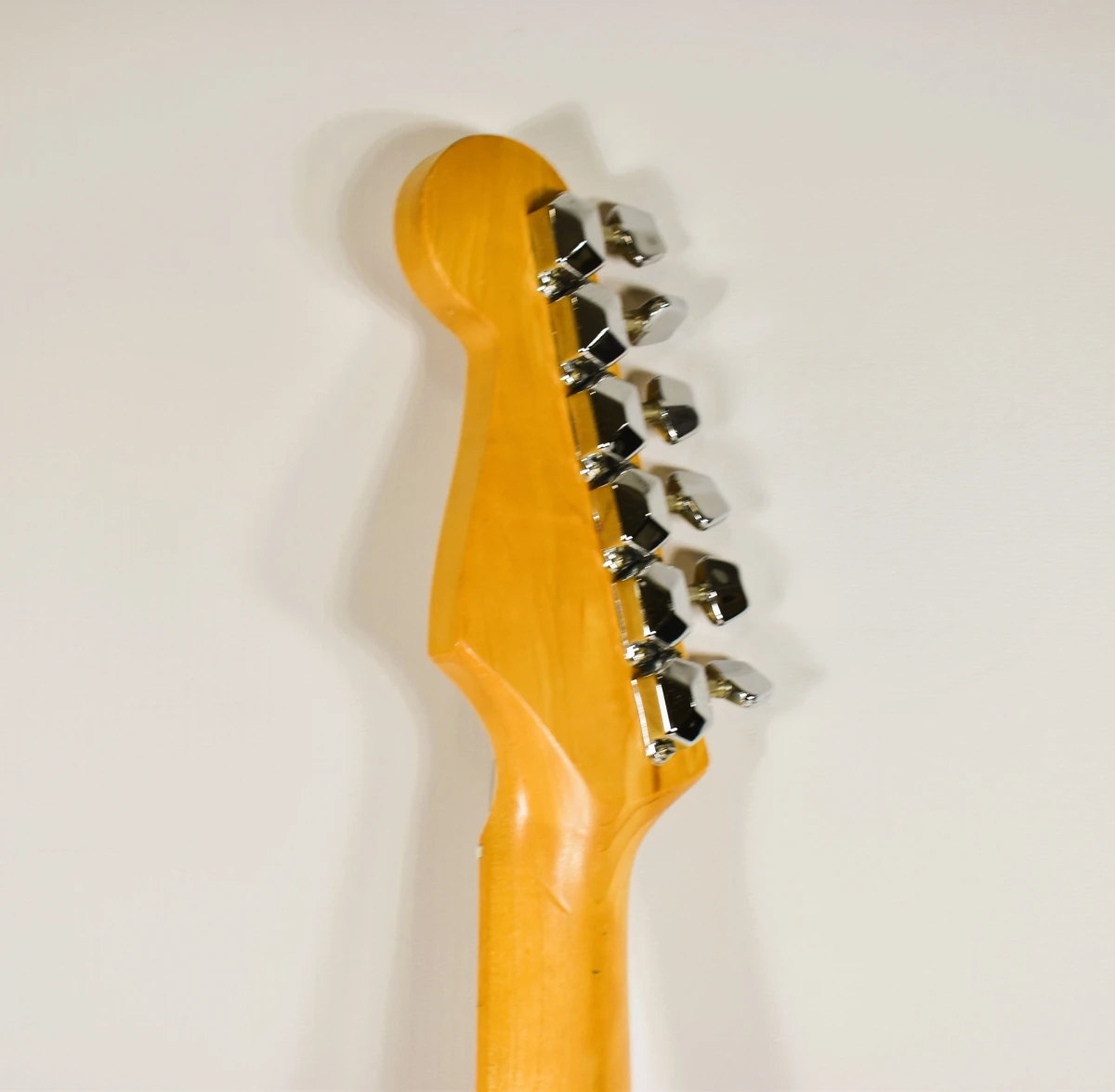 Legend Stratocaster-stijl elektrische gitaar met draagriem – sunburst