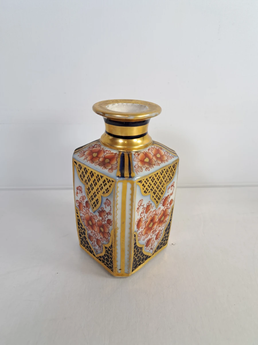Set van 2 decoratieve borden en een vaasje met Aziatisch motief