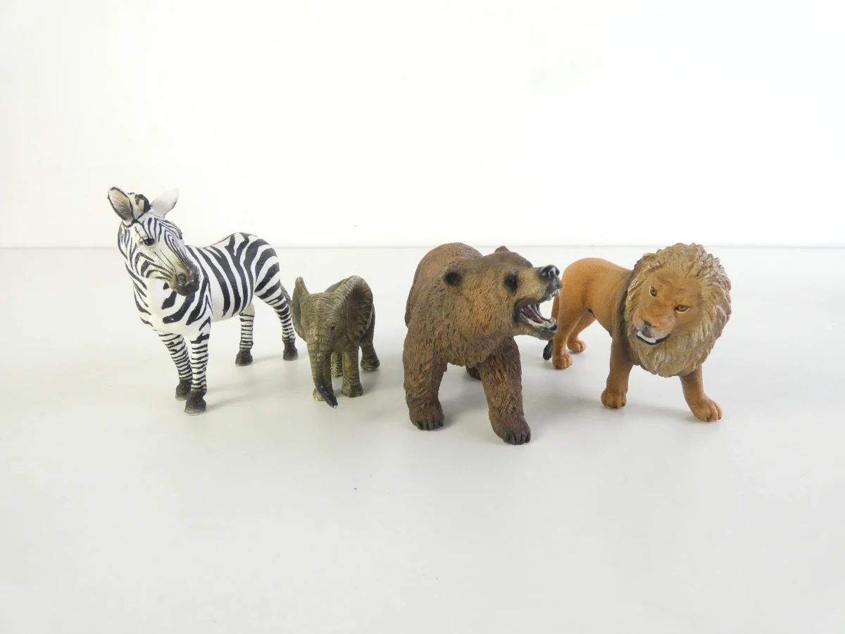 Lotje Schleich dieren een jeep