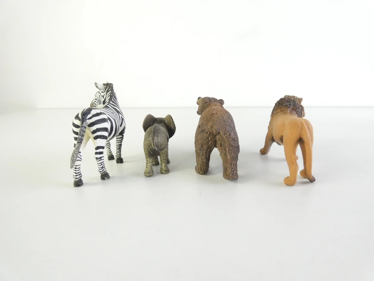 Lotje Schleich dieren een jeep