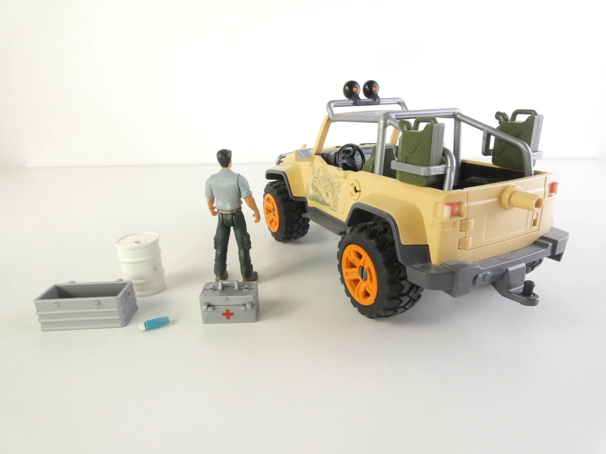 Lotje Schleich dieren een jeep