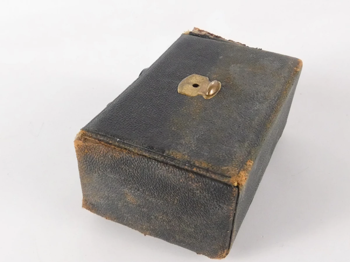 Vintage opera- en verrekijkers met hoesjes