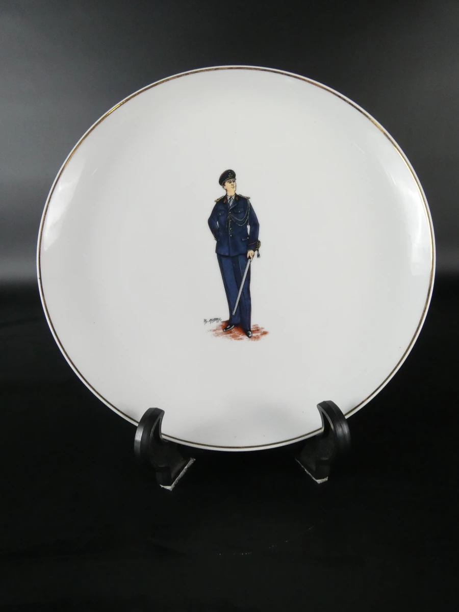 4 decoratieve borden met historische Belgische Nationale gendarmerie-uniformen