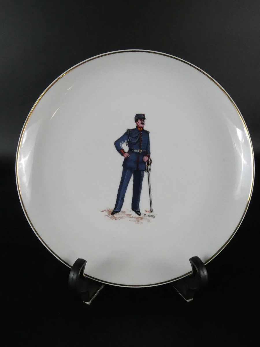 4 decoratieve borden met historische Belgische Nationale gendarmerie-uniformen