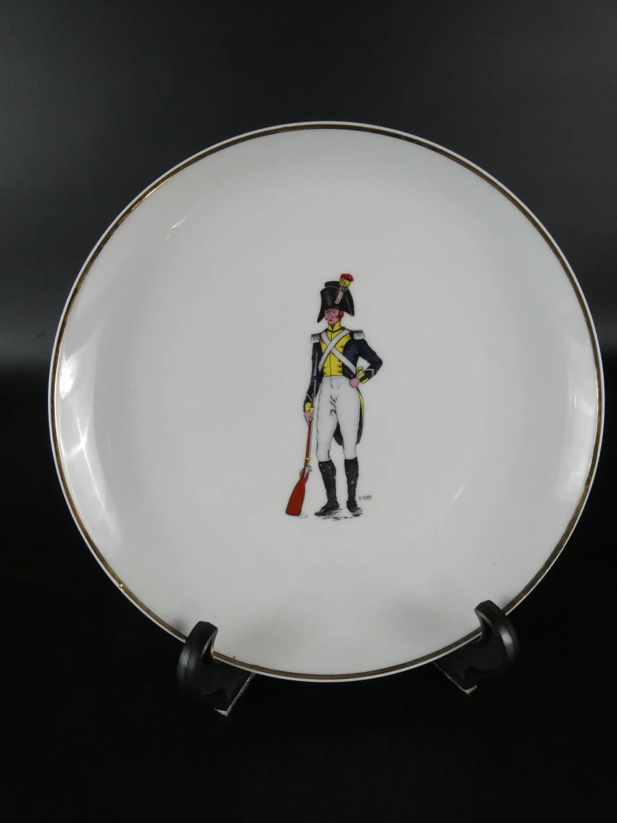 4 decoratieve borden met historische Belgische Nationale gendarmerie-uniformen