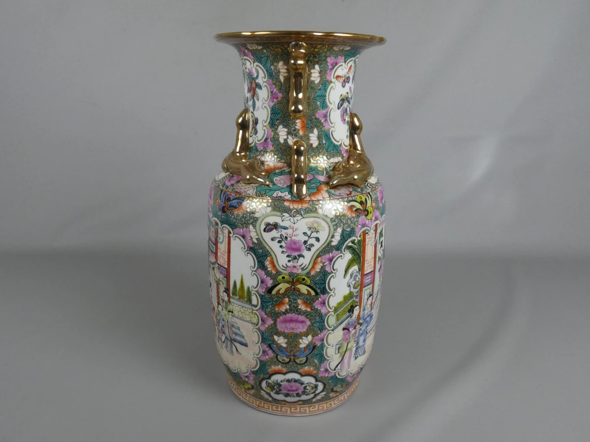 Grote vaas in Chinese stijl met rijke decoratie