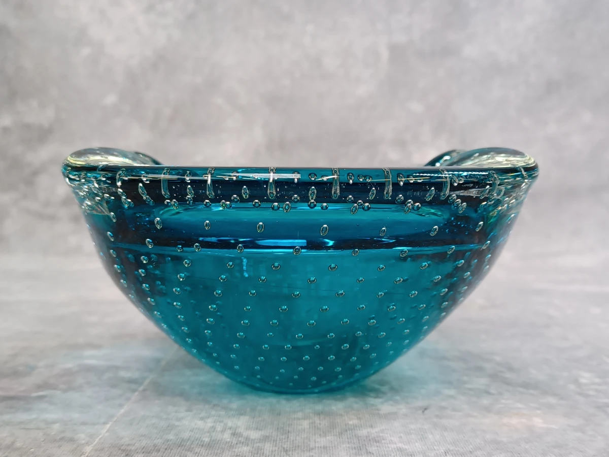 Vintage mid-century glazen asbak met sommerso- en bullicante-techniek - Murano