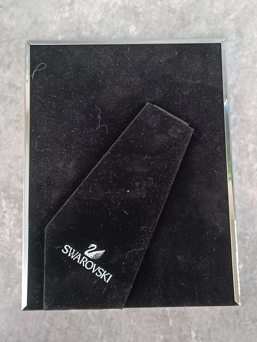 Elegante Swarovski fotolijst met bijpassende spiegel en vlinder haarspeld