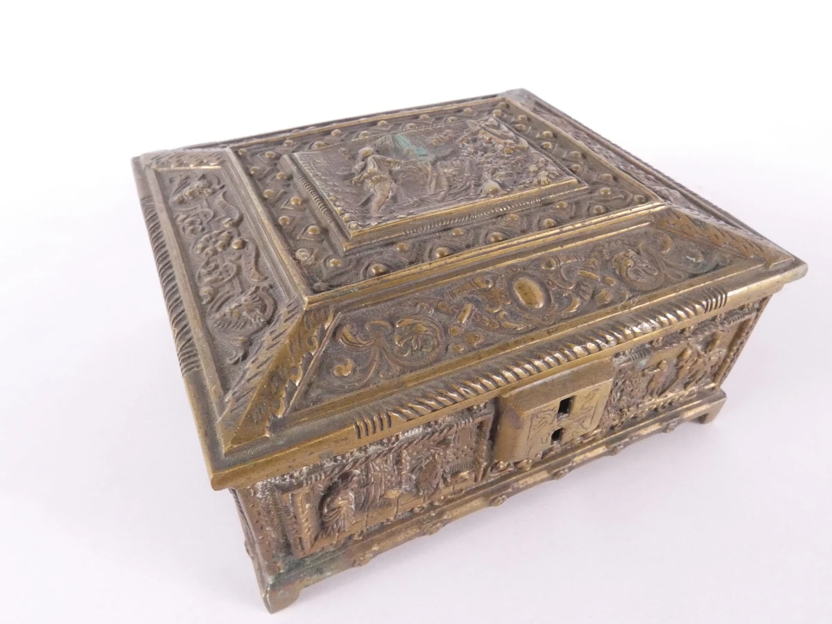 Vintage bronzen juwelenkist met reliëfdecoratie
