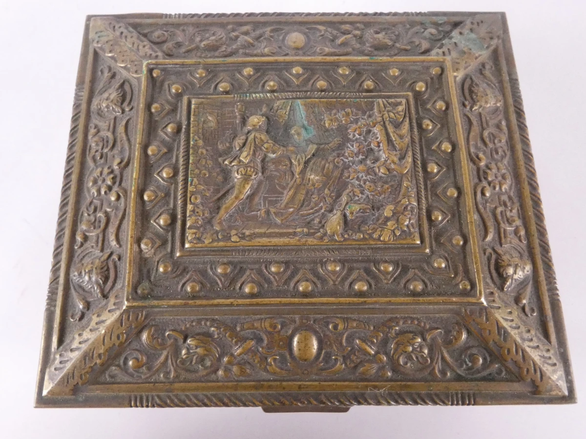 Vintage bronzen juwelenkist met reliëfdecoratie