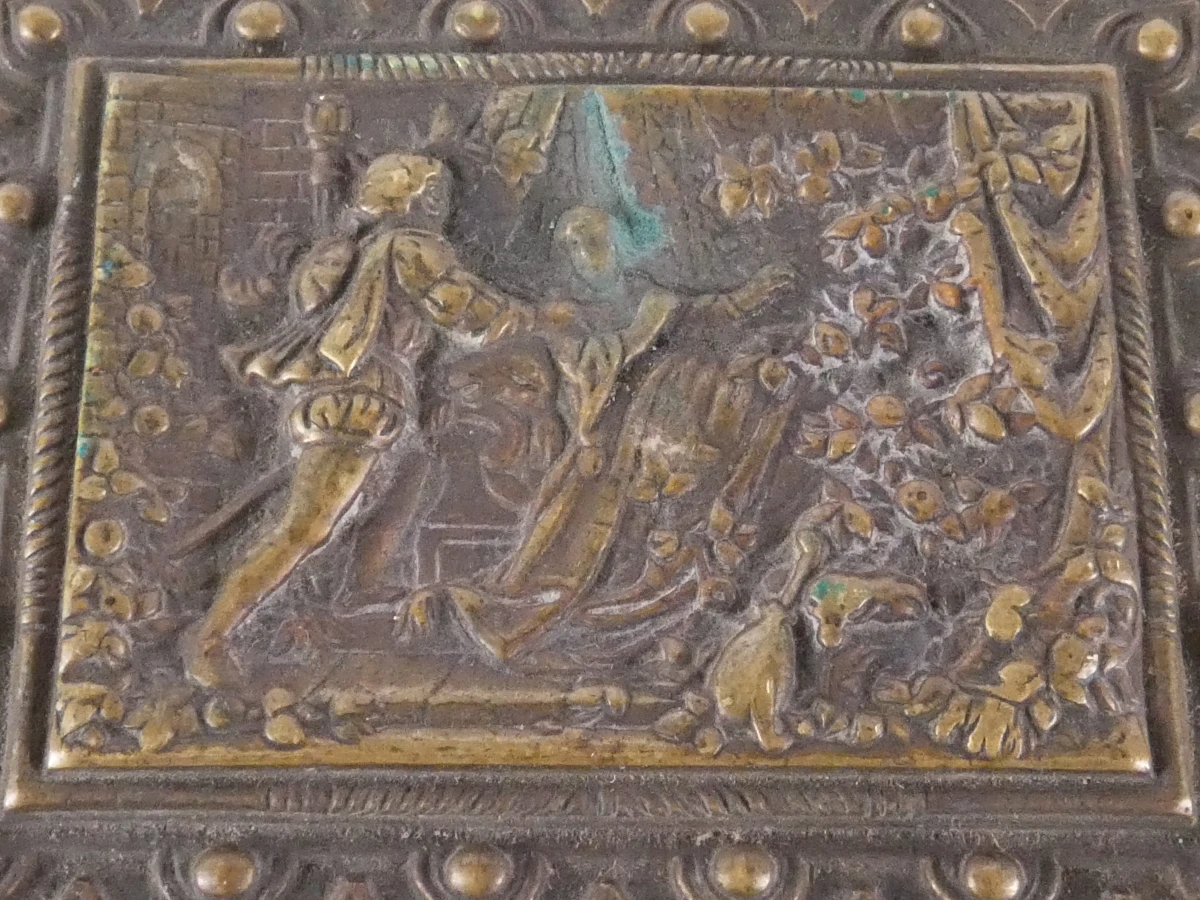 Vintage bronzen juwelenkist met reliëfdecoratie