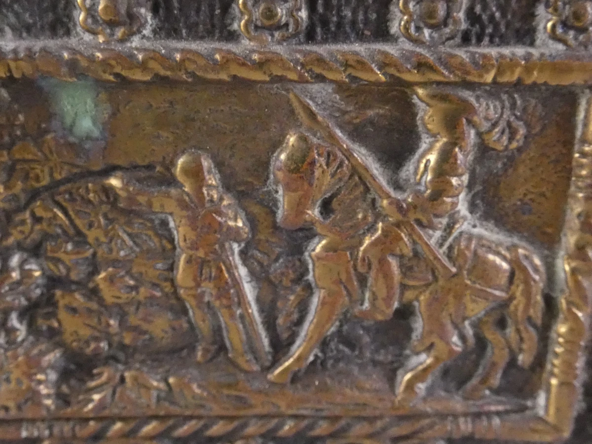 Vintage bronzen juwelenkist met reliëfdecoratie