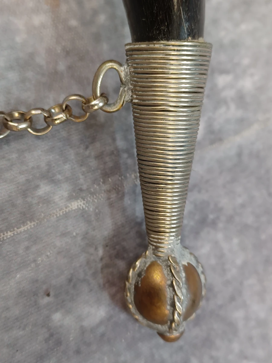Set van 3 traditionele drinkhoorns (Kantsi) met rijk metalen beslag - Kaukasische stijl