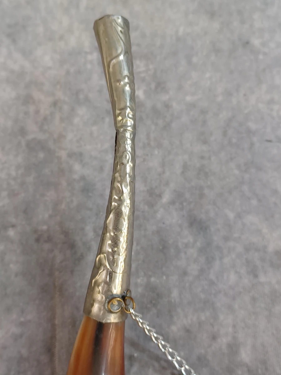 Set van 3 traditionele drinkhoorns (Kantsi) met rijk metalen beslag - Kaukasische stijl