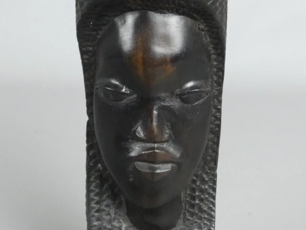 Houten Sculptuur: Hoofd in Flesvorm
