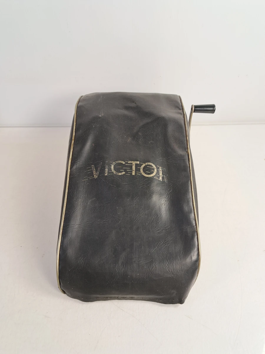 Vintage Victor Champion telmachine met papierrollen en hoes