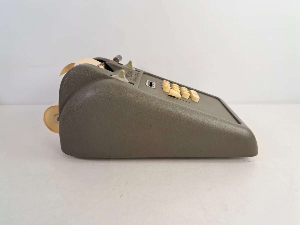 Vintage Victor Champion telmachine met papierrollen en hoes