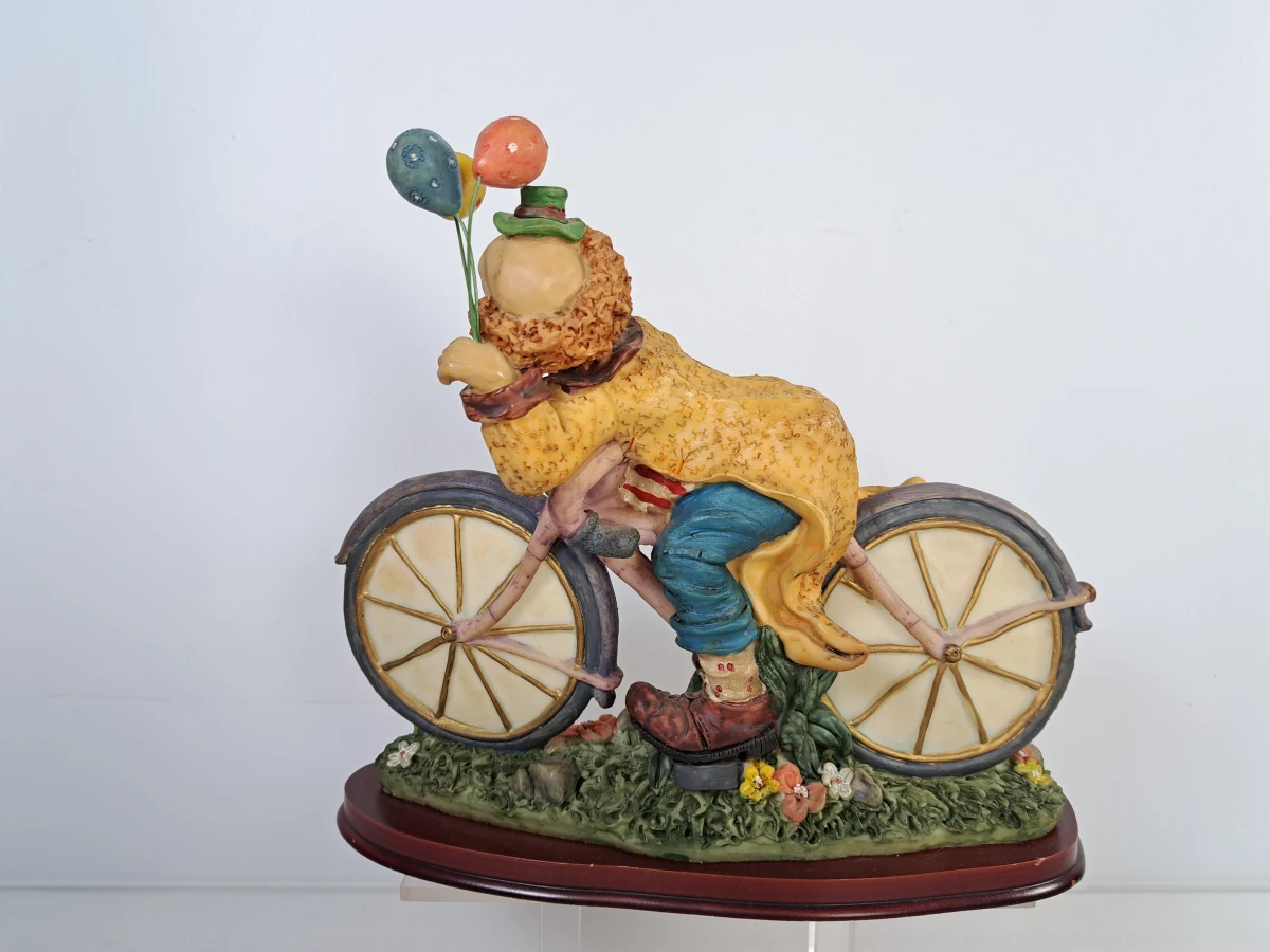 Set van 9 decoratieve clownfiguren van keramiek