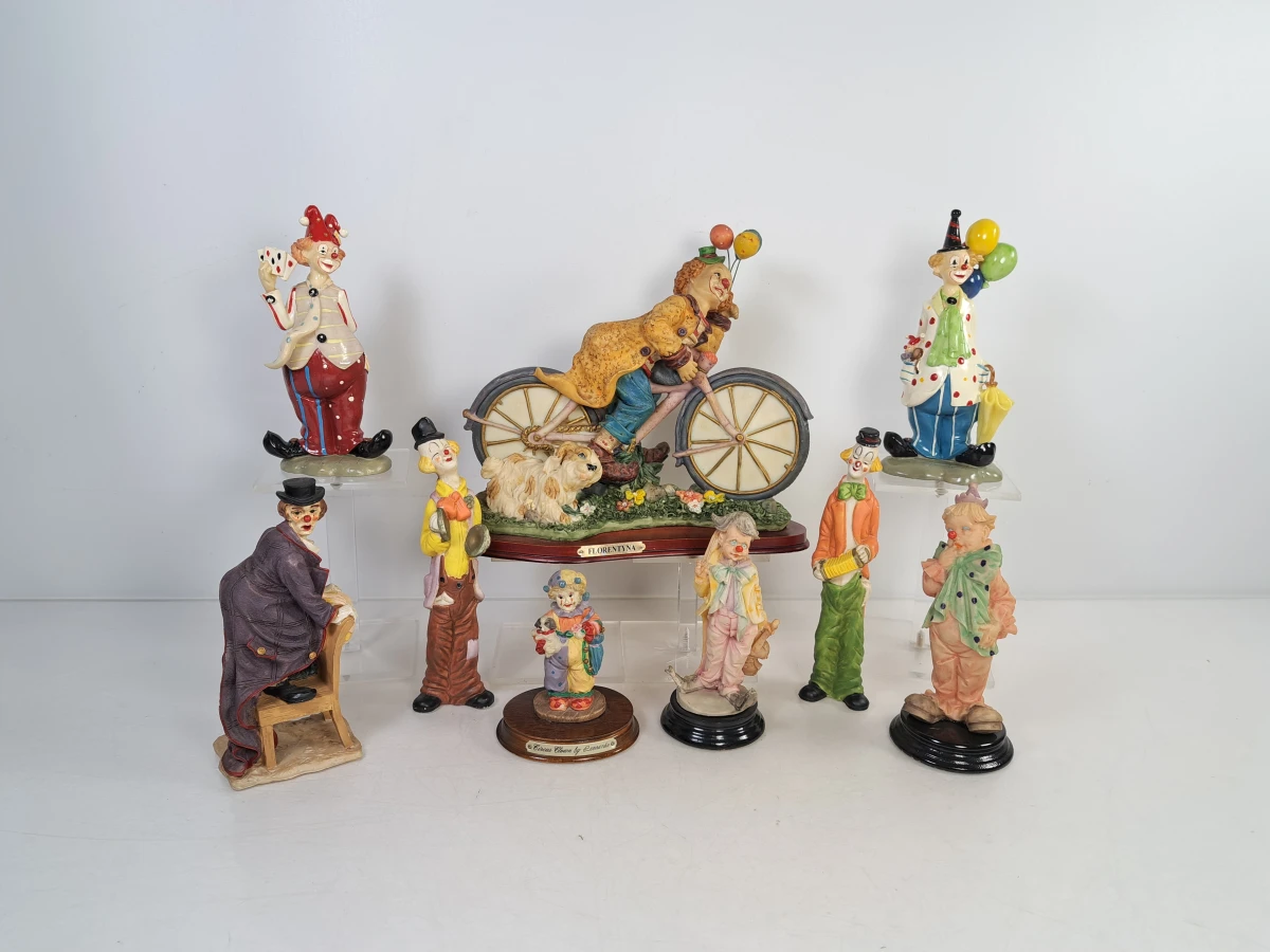 Set van 9 decoratieve clownfiguren van keramiek
