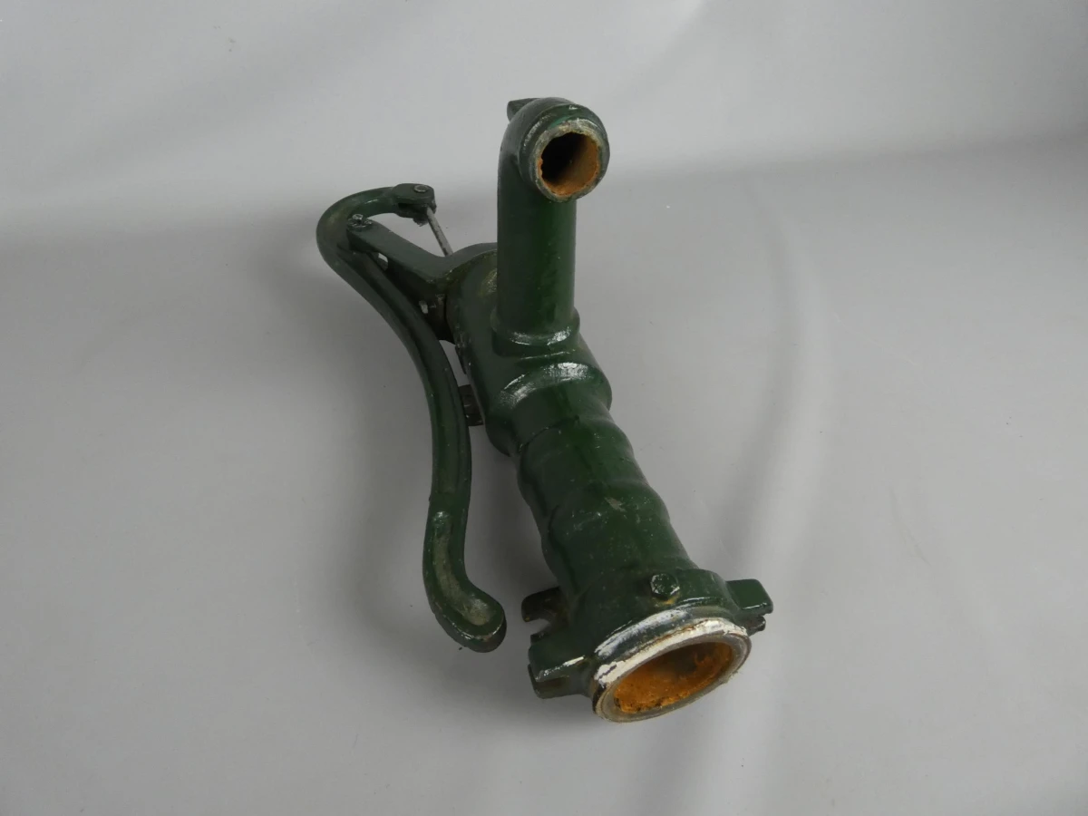 Gietijzeren Handwaterpomp