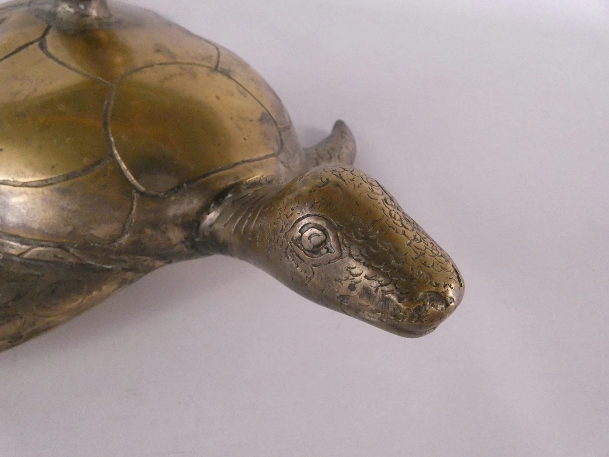 Antieke messing schildpad kandelaar