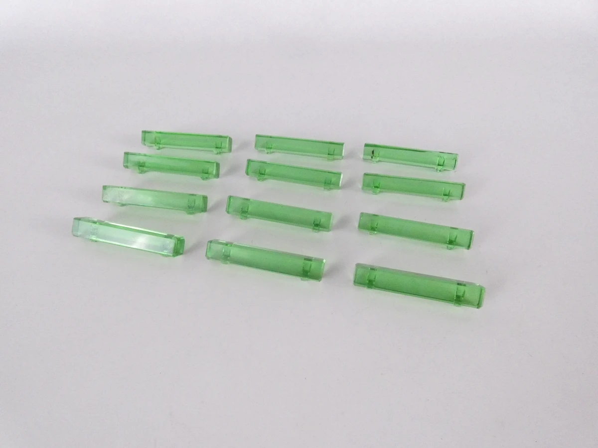 Set van 12 groene glazen messenleggers