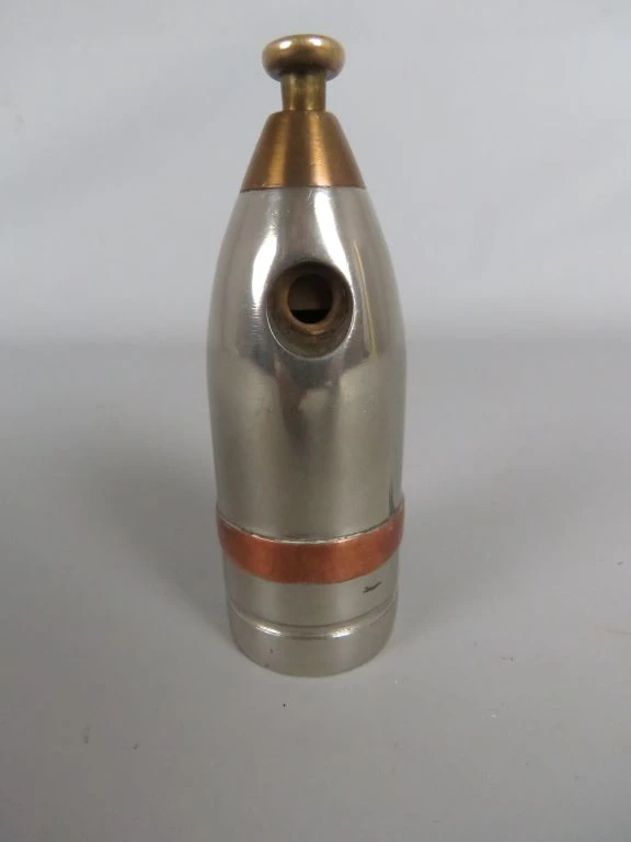 Metalen sigarenknipper in de vorm van een projectiel