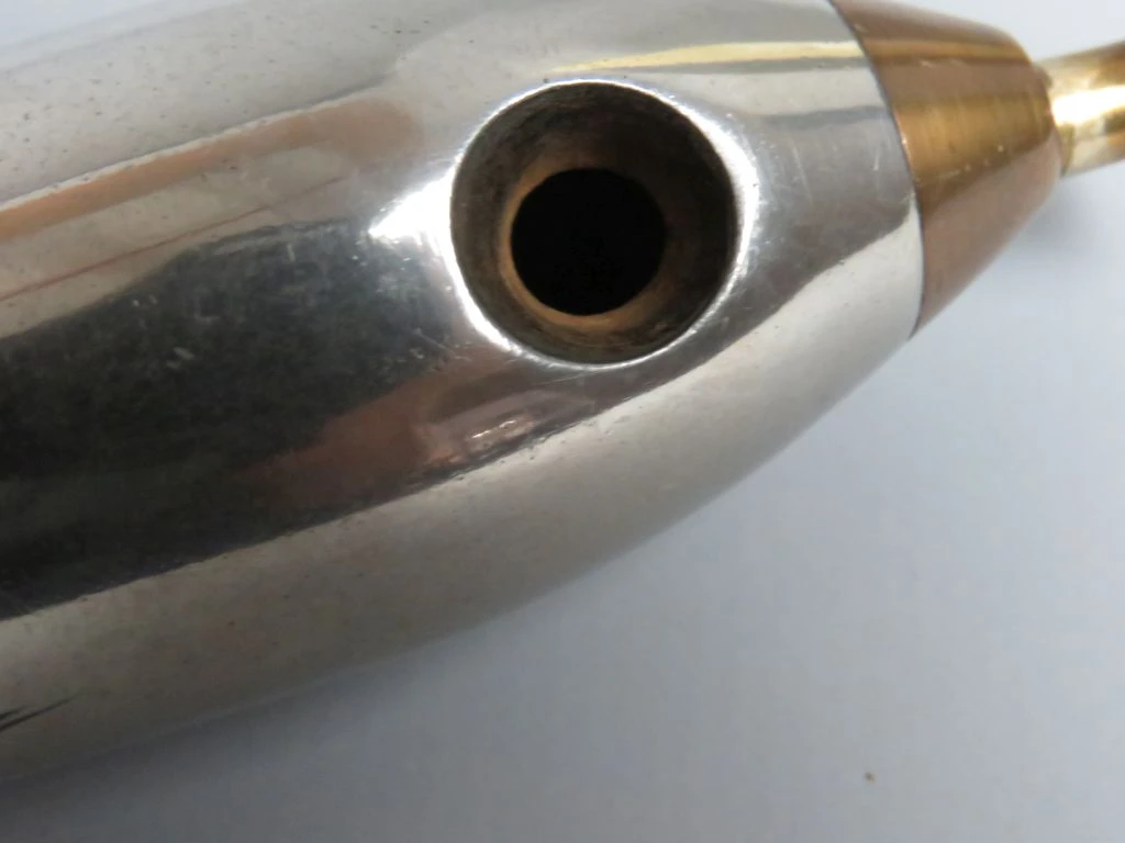 Metalen sigarenknipper in de vorm van een projectiel