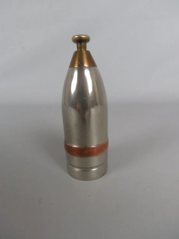 Metalen sigarenknipper in de vorm van een projectiel