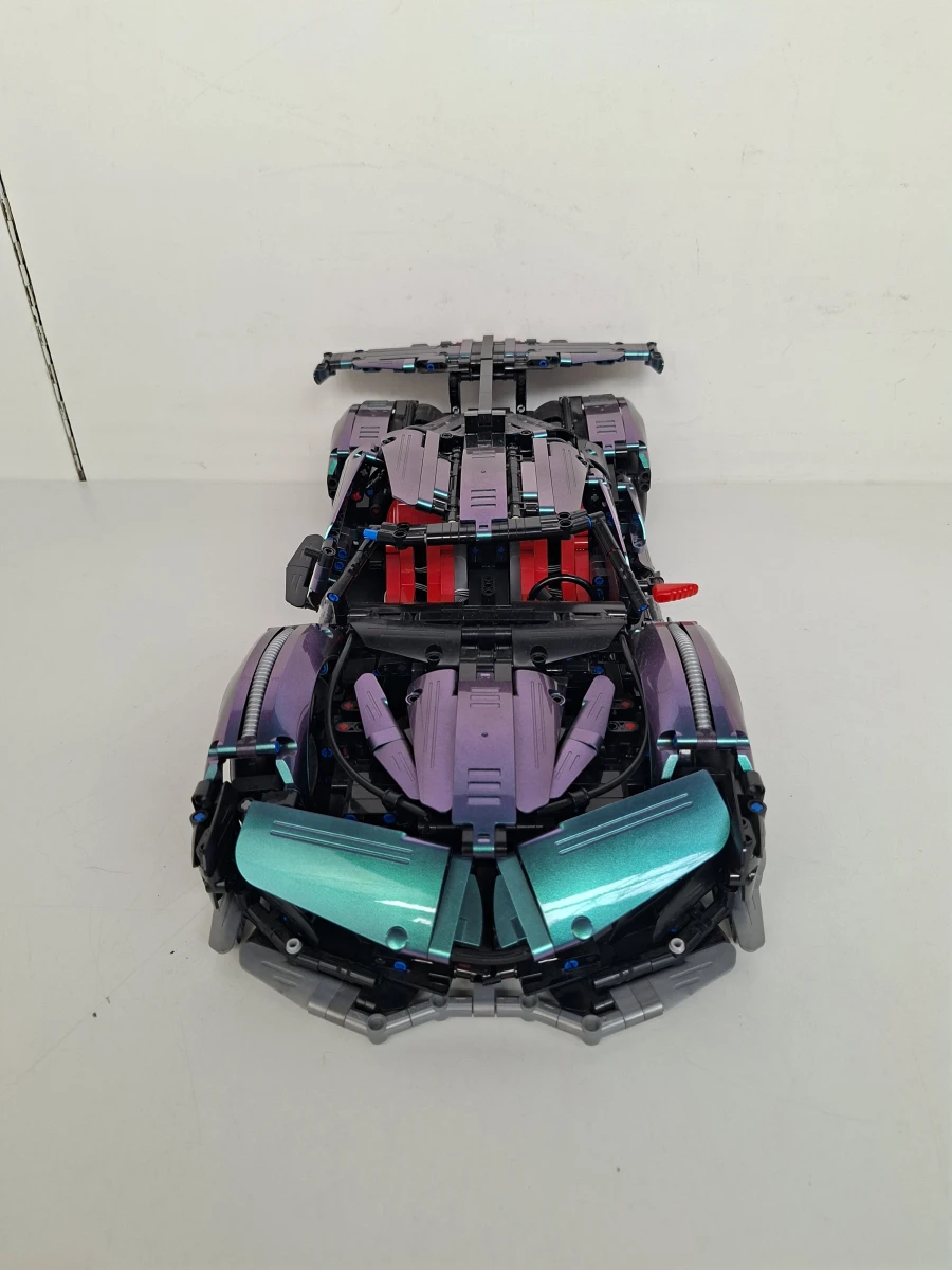 Bestuurbare Technic Chameleon Drift Supercar (2036 Pcs)