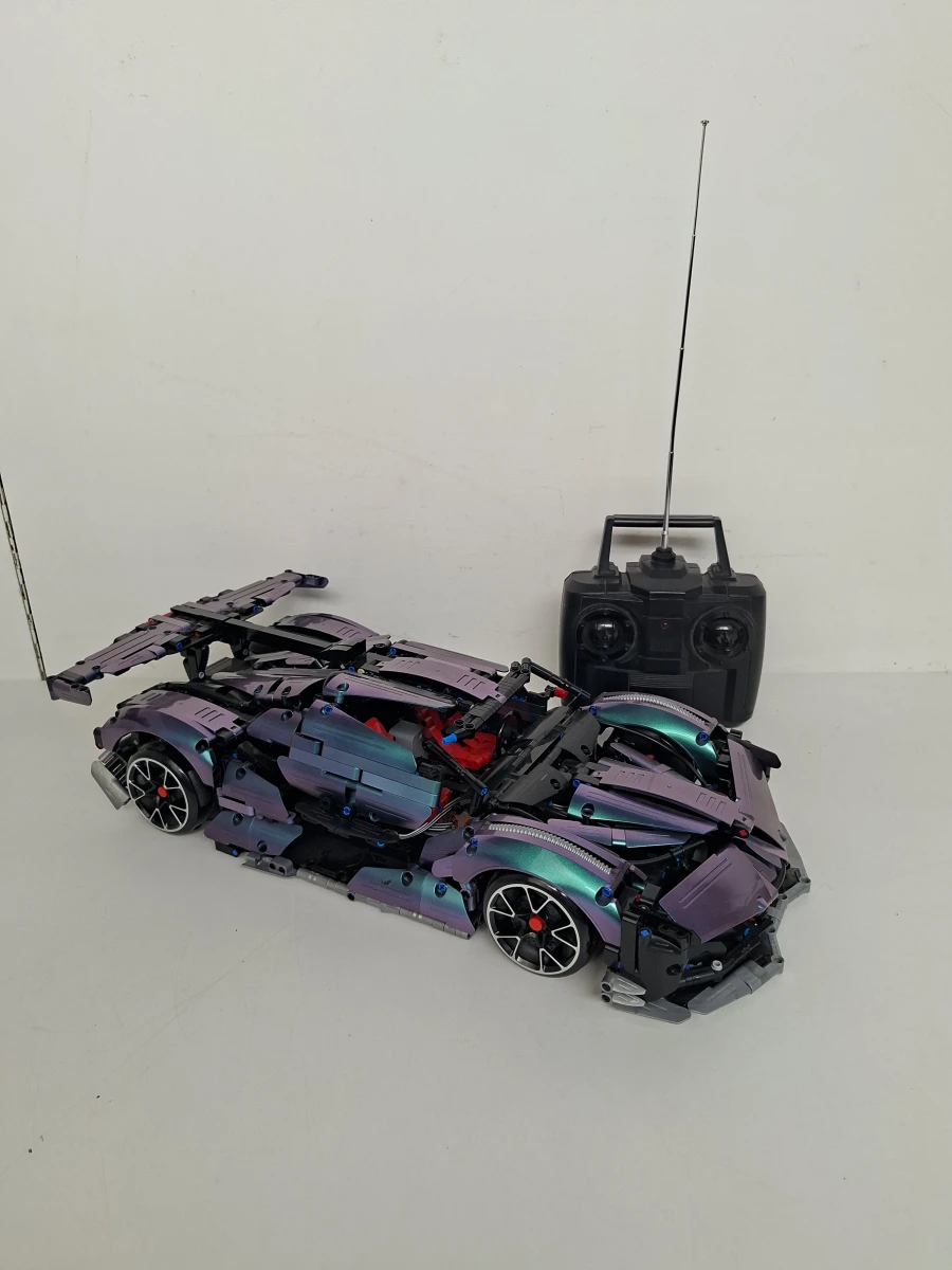 Bestuurbare Technic Chameleon Drift Supercar (2036 Pcs)