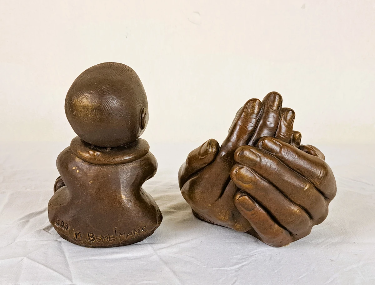 Lot van 2 decoratieve beeldjes van kinderen