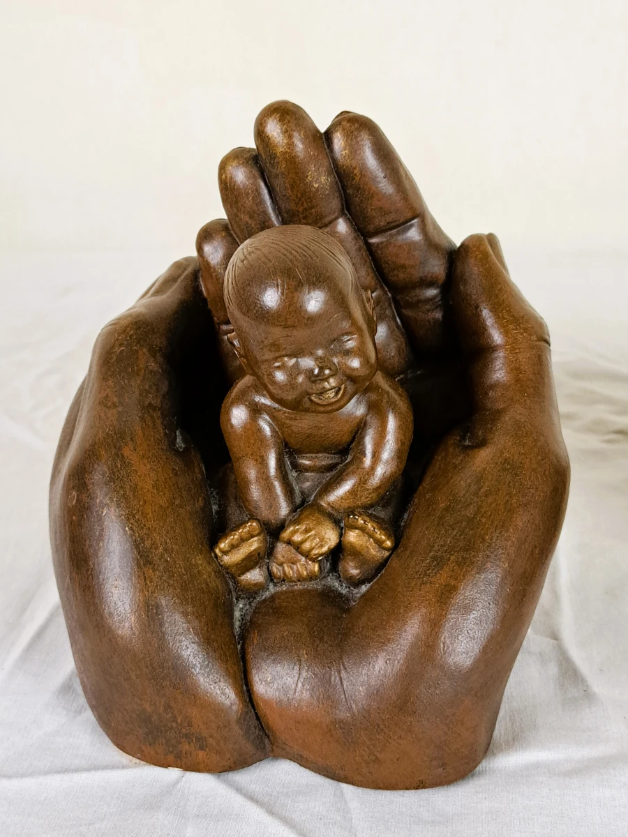 Lot van 2 decoratieve beeldjes van kinderen