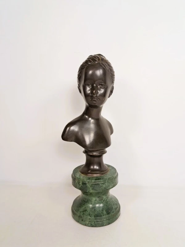 Set van 2 bronzen buste beeldjes op groene marmeren voet
