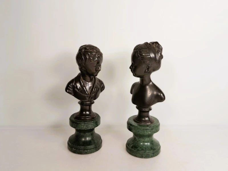 Set van 2 bronzen buste beeldjes op groene marmeren voet