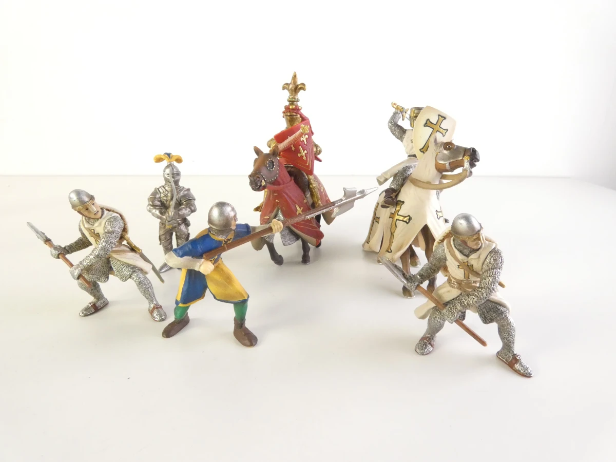 Lot van zes Schleich middeleeuwse ridders met twee paarden