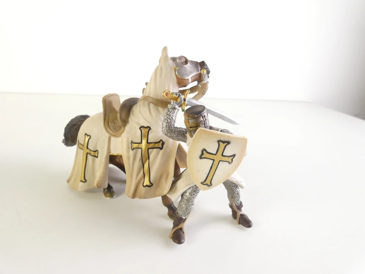 Lot van zes Schleich middeleeuwse ridders met twee paarden