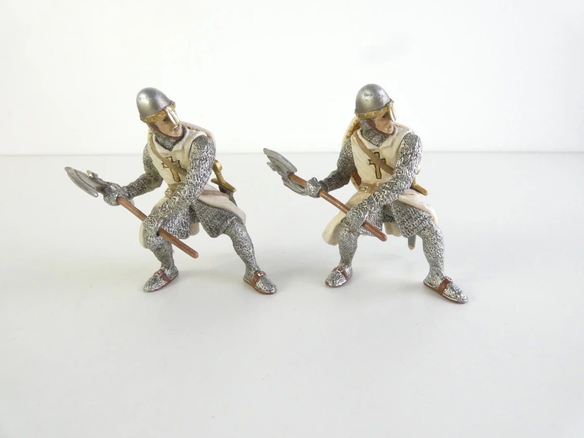 Lot van zes Schleich middeleeuwse ridders met twee paarden