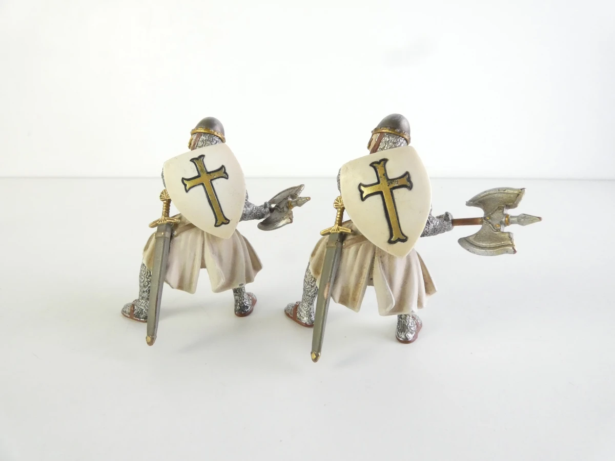 Lot van zes Schleich middeleeuwse ridders met twee paarden