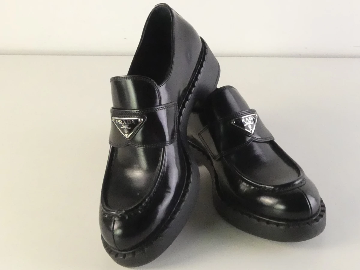Prada, Zwarte leren dames schoenen met hak(Maat:40)
